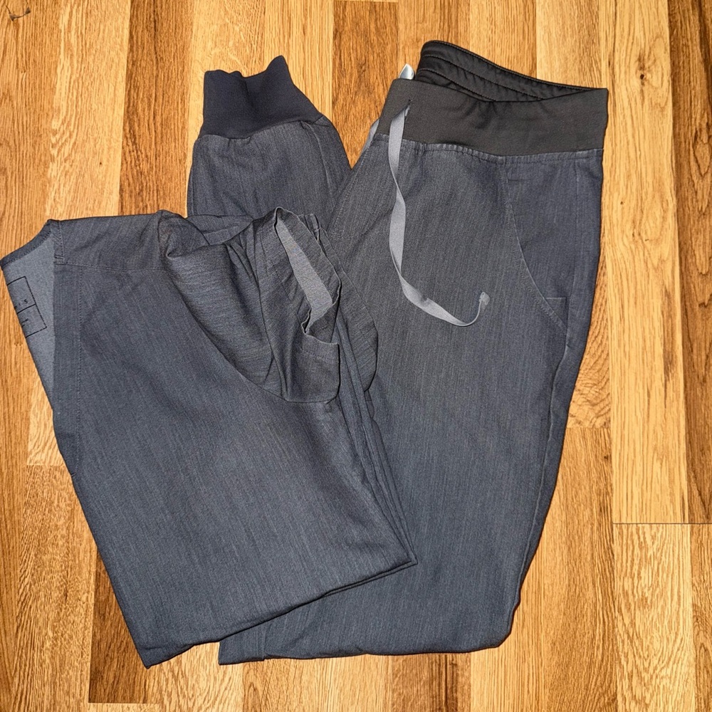 Figs Women's Scrub Set in Graphite Gray